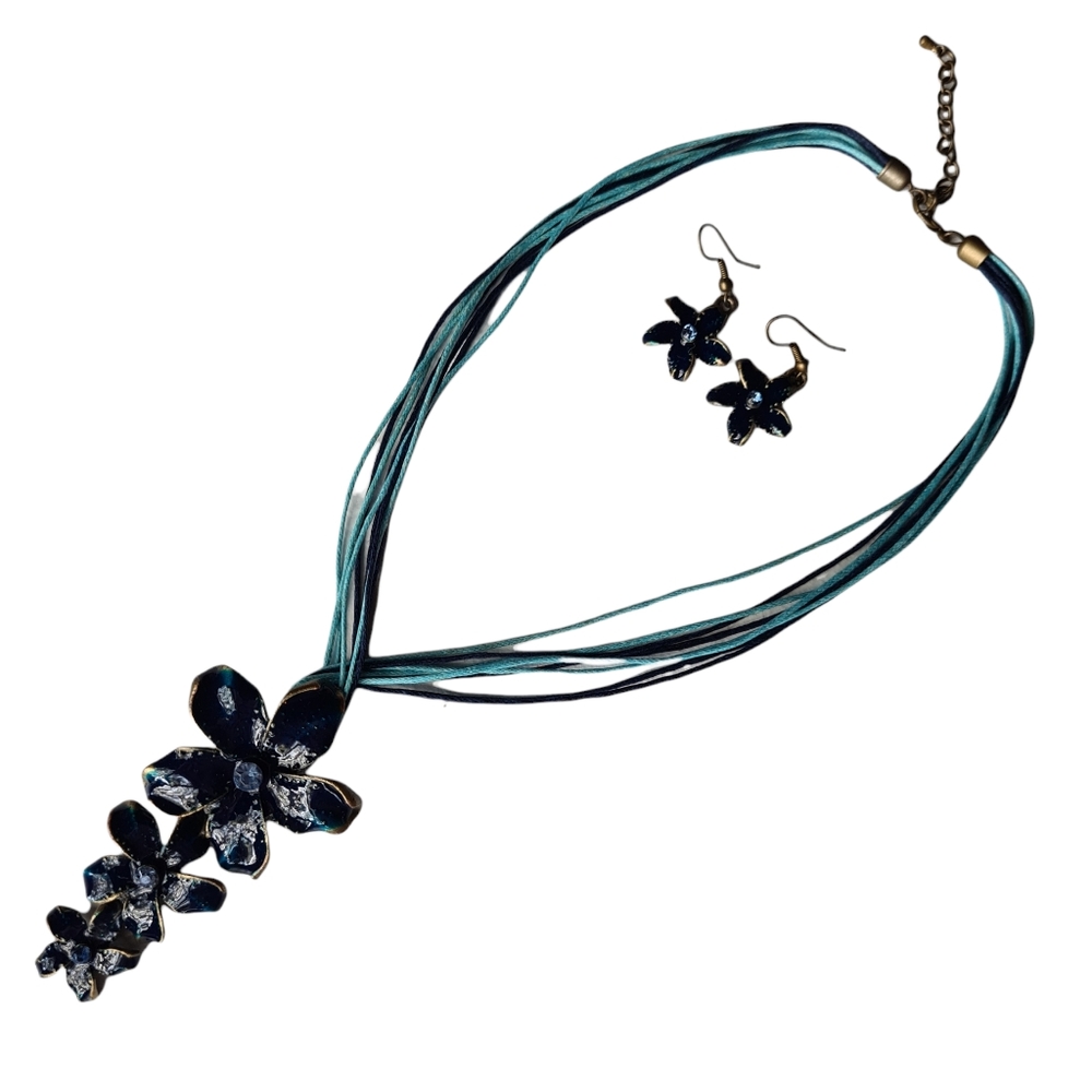 SALE💕 Jewellery Set Blue Flower Pendant Necklace Matching Drop Earrings - Picture 4 of 9